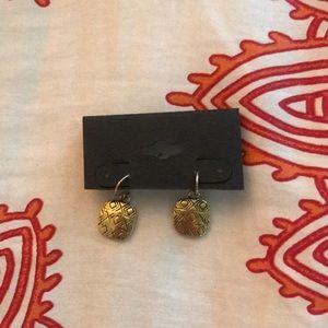 Never worn earring!!